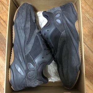 Adidas yeezy boost 700